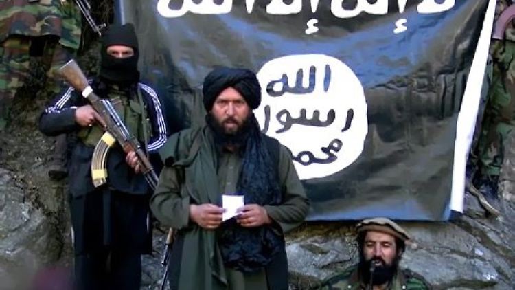 Hafis Said (m.) wurde bereits im vergangenen Jahr für tot erklärt: Damals dementierte der IS.