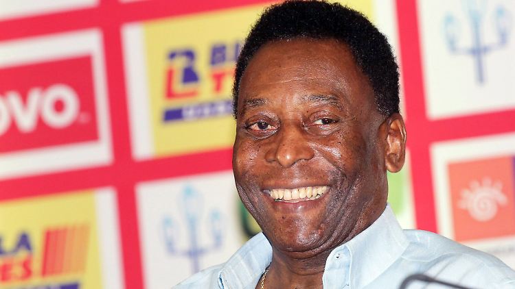 Der 75-jährige Weltfußballer Pelé muss erst einmal nachfragen, ob er frei bekommt.