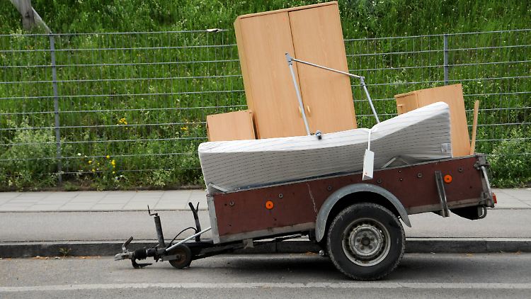Wenn möglich, sollten auch größere Möbel im Ganzen transportiert werden.