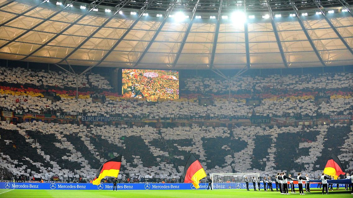 Doch ein Heimspiel? Die deustchen Fans vor dem Anpfiff im Berliner Olympiastadion.