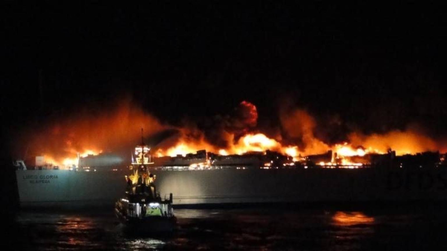 Es ist Mitternacht, als es irgendwo auf der "Lisco Gloria" knallt und das Fährschiff in Brand gerät. 