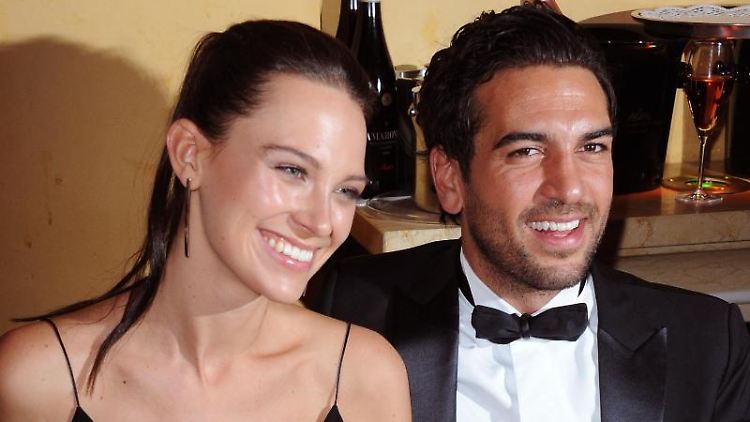 "Wir haben nichts zu verbergen": Elyas M'Barek und seine Freundin Julia am 16. Januar 2016 beim Deutschen Filmball.