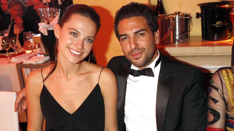 "Wir haben nichts zu verbergen": Elyas M'Barek und seine Freundin Julia am 16. Januar 2016 beim Deutschen Filmball.