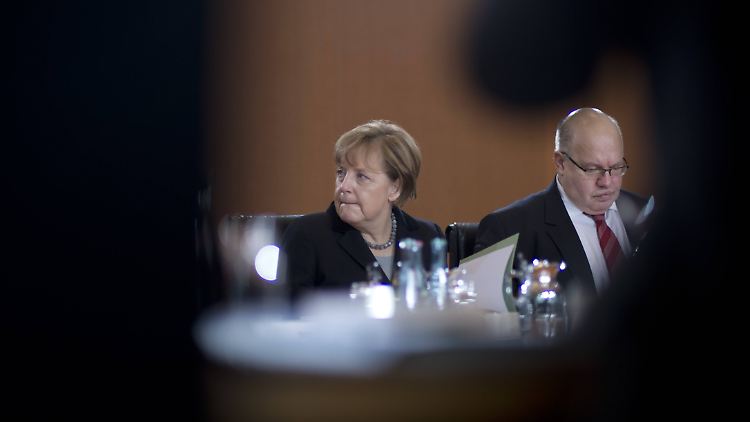 Angela Merkel und ihr Flüchtlingskoordinator Peter Altmaier.