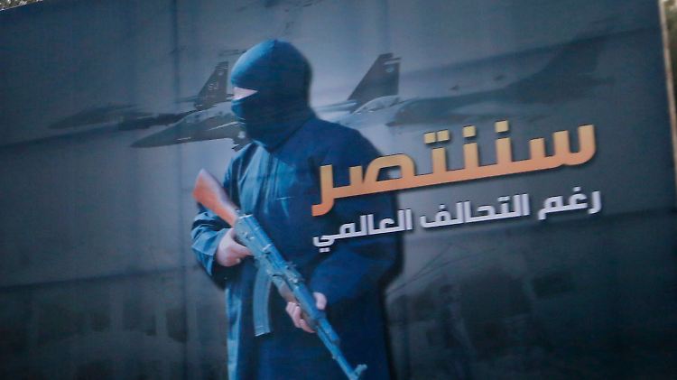 "Wir werden trotz der weltweiten Koalition siegen": Ein Plakat des IS in Syrien.