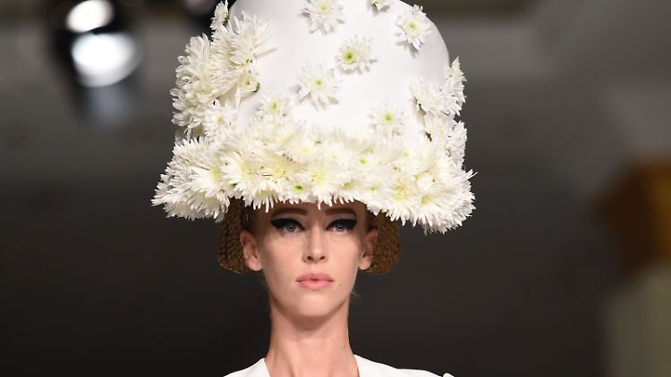 So sieht das Model von Michalsky Couture in Wirklichkeit aus. 