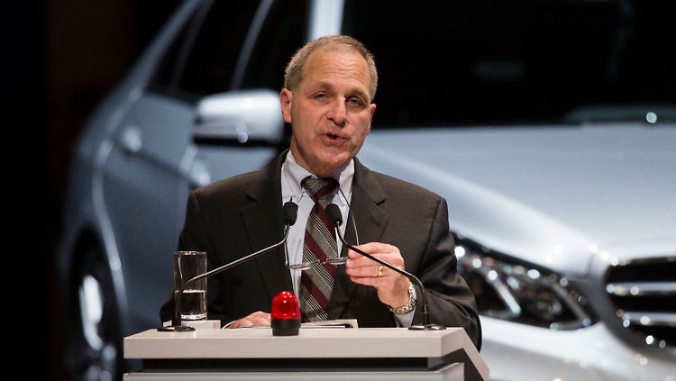 Ex-Polizist Louis Freeh half schon Daimler aus der Patsche. 