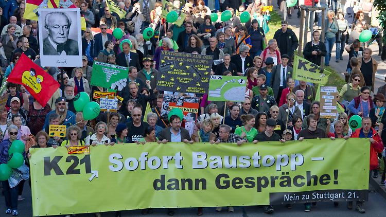 Und wieder gehen Zehntausende gegen das unterirdische Bahnhofsprojekt auf die Straße.