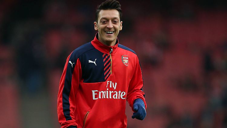 "Er ist Arsene Wengers Mann. Er ist besser als Zidane": Mesut Özil.