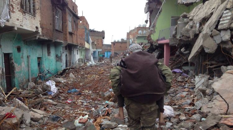 Im Viertel Sur der Metropole Diyarbakir gibt es nach den monatelangen Kämpfen starke Zerstörungen.