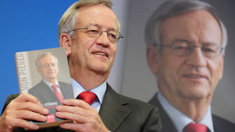 Vor fünf Jahren veröffentlichte der ehemalige Top-Manager seine Biografie: Dort beklagte er sich über seinen ehemaligen Arbeitgeber Siemens.