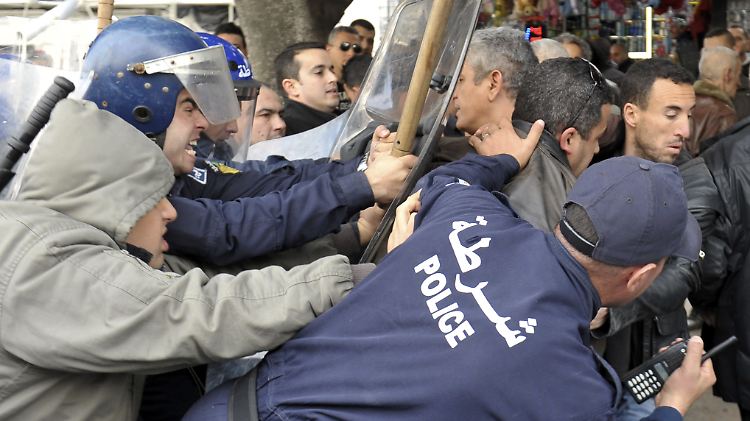 Die algerische Polizei gilt nicht gerade als zimperlich.