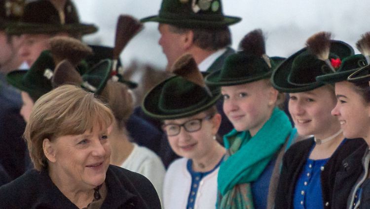 Merkel Anfang des Jahres als Gast bei der Klausurtagung der CSU-Landtagsfraktions. Zum kommenden Parteitag der Schwesterpartei bekommt die CDU-Chefin wohl keine Einladung. 