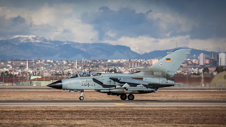 Sechs Tornadojets fliegen über Syrien Aufklärungseinsätze.