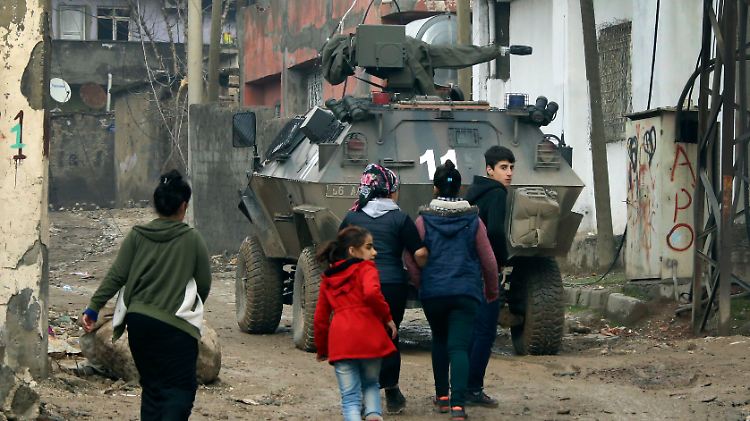In der Stadt Silopi wurde die Ausgangssperre aufgehoben. Fotografen konnten Bilder der Zerstörung machen, die in anderen Städten unterdessen weitergeht.