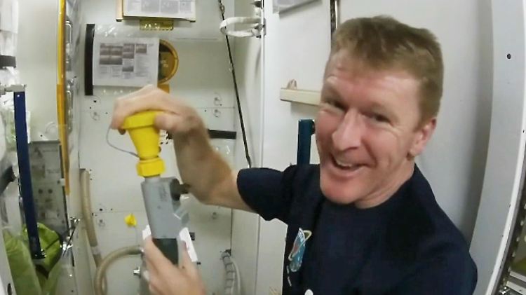 ISS_Weltraum_Astronaut_Toil.jpg