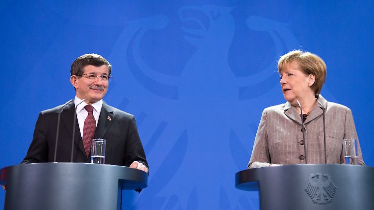 Angela Merkel und Ahmet Davutoglu bei einer früheren Zusammenkunft.