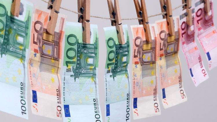 Wer sich Falschgeld einhandelt, hat unter Umständen gleich doppelt ein Problem.