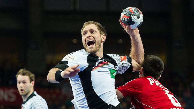 Steffen Weinhold setzt zum Wurf an: Ungarn bereitete den deutschen Handballern keine Probleme.