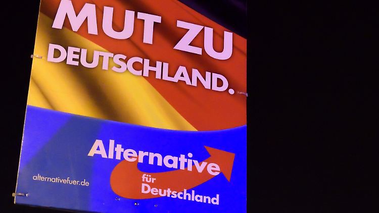 Der attackierte Mann war gerade dabei, Plakate für die AfD aufzuhängen.