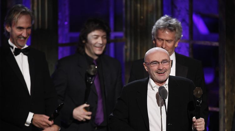 Phil Collins, Mike Rutherford (l), Tony Banks (r) und Steve Hackett kamen 2010 zusammen, um sich ehren zu lassen.