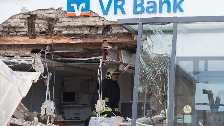Auch durch rohe Gewalt sind die Täter nicht an das Geld gekommen.