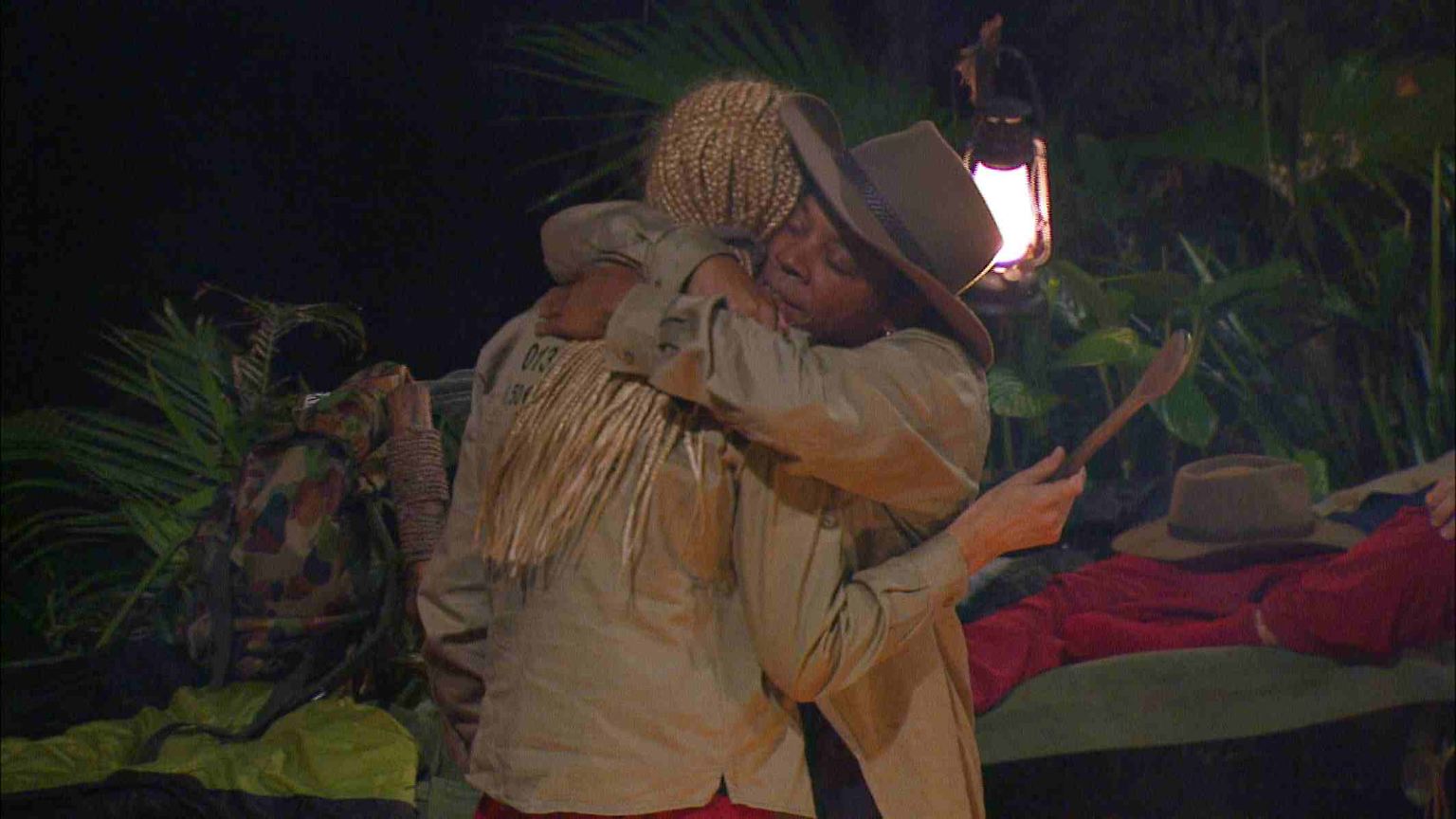 Ricky hat noch immer Angst, dass ihn niemand mehr mag. Arschkriechen steht auf dem Programm. Ricky zu Helena: "Du bist mir wichtig!" Helena zu Ricky: "Peace".