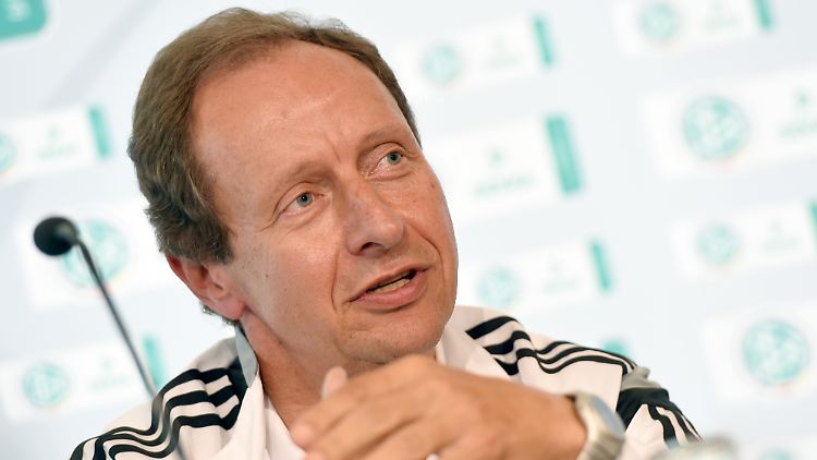 "Seine wenigen Lieblinge werden hofiert, alle anderen niedergemacht, vorgeführt und gemobbt": hellmut Krug.