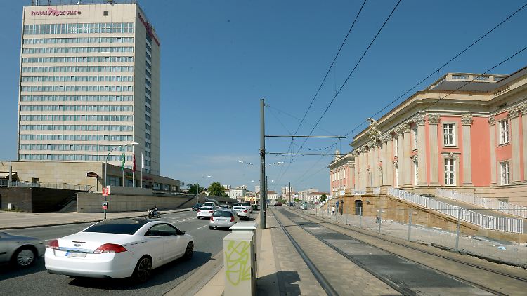 Das Hotelgebäude aus DDR-Zeiten sorgt in Potsdam für großen Ärger.