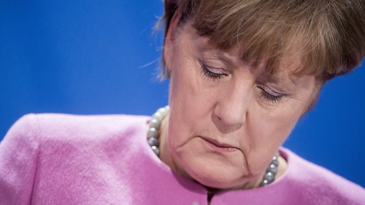 Viele Befragte wenden sich von Kanzlerin Angela Merkel ab.