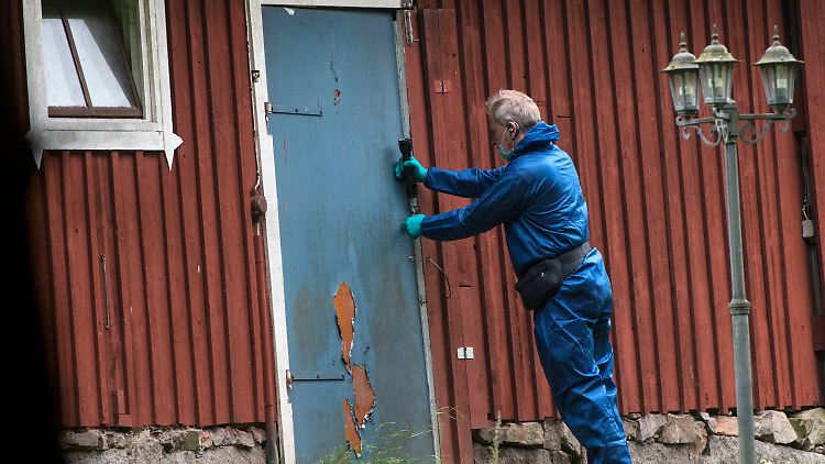 In seinem Garten hat ein Arzt sich jahrelang akribisch darauf vorbereitet, Frauen in einem Bunker gefangen zu halten, um sie sexuell zu missbrauchen.