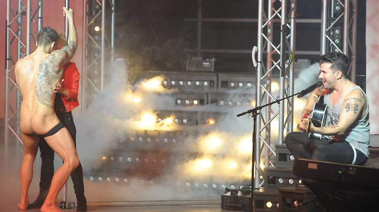 Hat er sich hiervon etwa inspirieren lassen? Marc Terenzi (r.) bei einer Show der "Sixxpaxx".