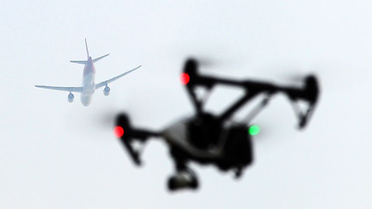 Für Hobby-Drohnenpiloten sind Flughäfen und ihre Umgebung tabu. Die Lufthansa hat jedoch viele Geschäftsideen. 