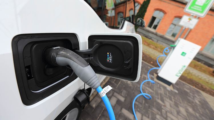 Bei bis zu 15 Prozent soll der Anteil von Elektroautos bei Neuzulassungen im Jahr 2025 liegen.