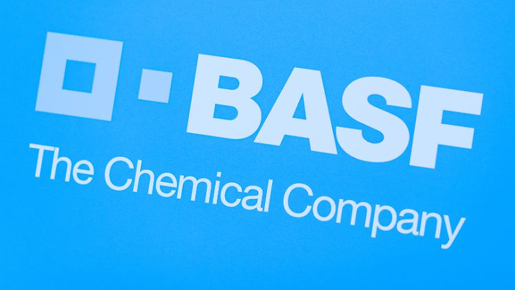 Mit BASF geht es abwärts: zumindest beim Gewinn und dem Aktienkurs.