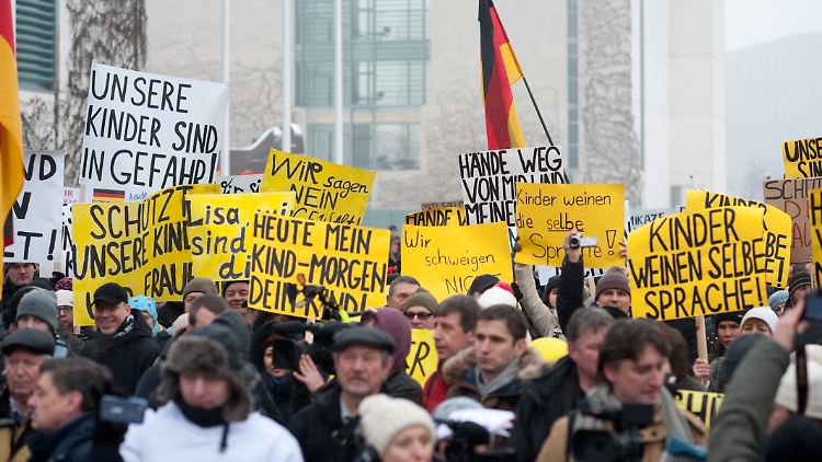Vor dem Kanzleramt gab es am Wochenende eine Demonstration wegen des Falls Lisa.