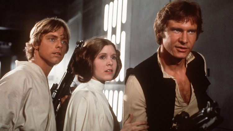 Jedis? Ewoks? Laserschwerter? Jetzt wird einiges klar: Luke Skywalker (Mark Hamill), Prinzessin Leia (Carrie Fisher) und Han Solo (Harrison Ford).