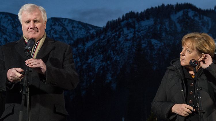 Frostige Stimmung: Seehofer und Merkel in Wildbad Kreuth.