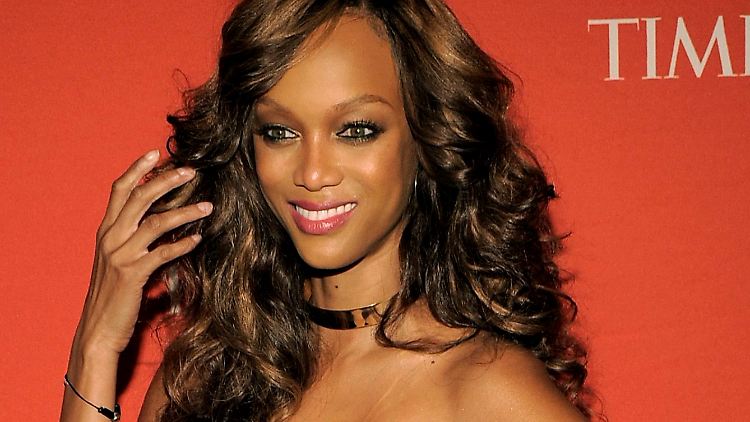Tyra Banks bringt mit Hilfe einer Leihmutter einen Sohn zur Welt. 