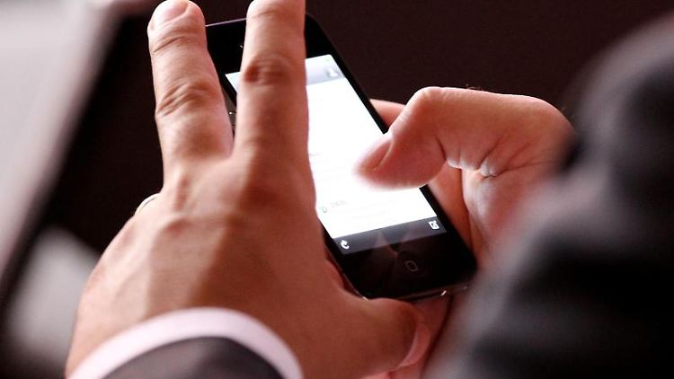 Telefon, Kamera und Internet für die Hosentasche.