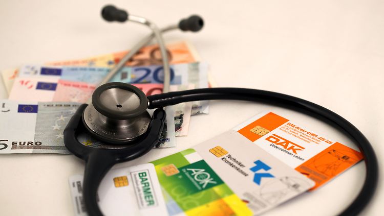 Wechselwillige sollten prüfen, ob die neue, günstigere Krankenkasse auch alle gewünschten Extraleistungen anbietet.