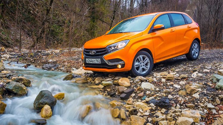 Ganz so schnittig wie die Studie ist der Lada X-Ray nicht geworden, aber doch sehr ansehnlich.