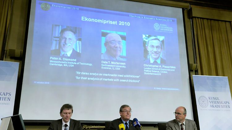 Die Königliche Akademie der Wissenschaften spricht: "Ekonomipriset 2010" in Stockholm.