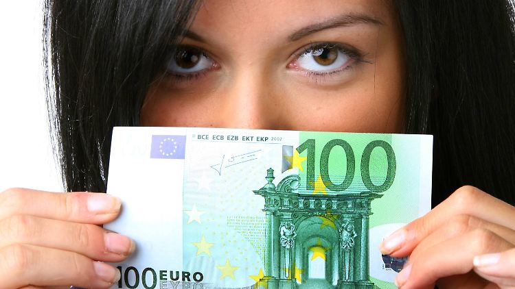 Auch mit 100 Euro lässt sich, gerade wenn man auf Dauer spart, eine Menge erreichen.