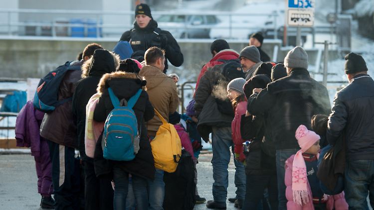 Laut der Studie müsste sich der Bund für die Flüchtlingspolitik spätestens 2017 neu verschulden.