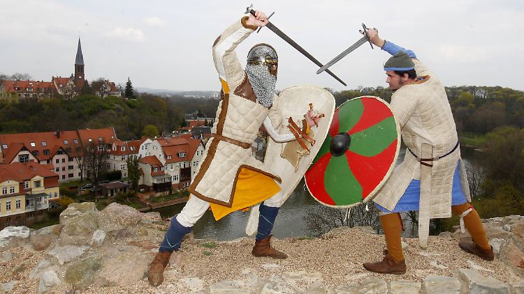 Wenn Schläge mit Schaumstoffwaffen ins Auge gehen, kann das böse Folgen haben.