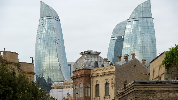 Land der Gegensätze: Aserbaidschans Hauptstadt Baku hat schon mehrere Öl-Booms und auch Krisen erlebt.