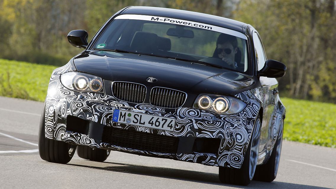 Breitbeinig und stark kommt das BMW 1er M Coupé daher.