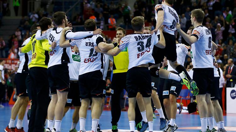 Bad Boys: Das DHB-Team feiert bei der Handball-EM den Finaleinzug.