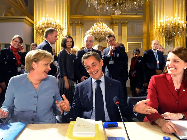 In der Mitte Europas: Frankreichs Präsident Sarkozy bekam beim ASEM-Treffen Anfang Oktober einen Sitzplatz zwischen Bundeskanzlerin Merkel (links) und Finnlands Premierministerin Mari Kiviniemi.